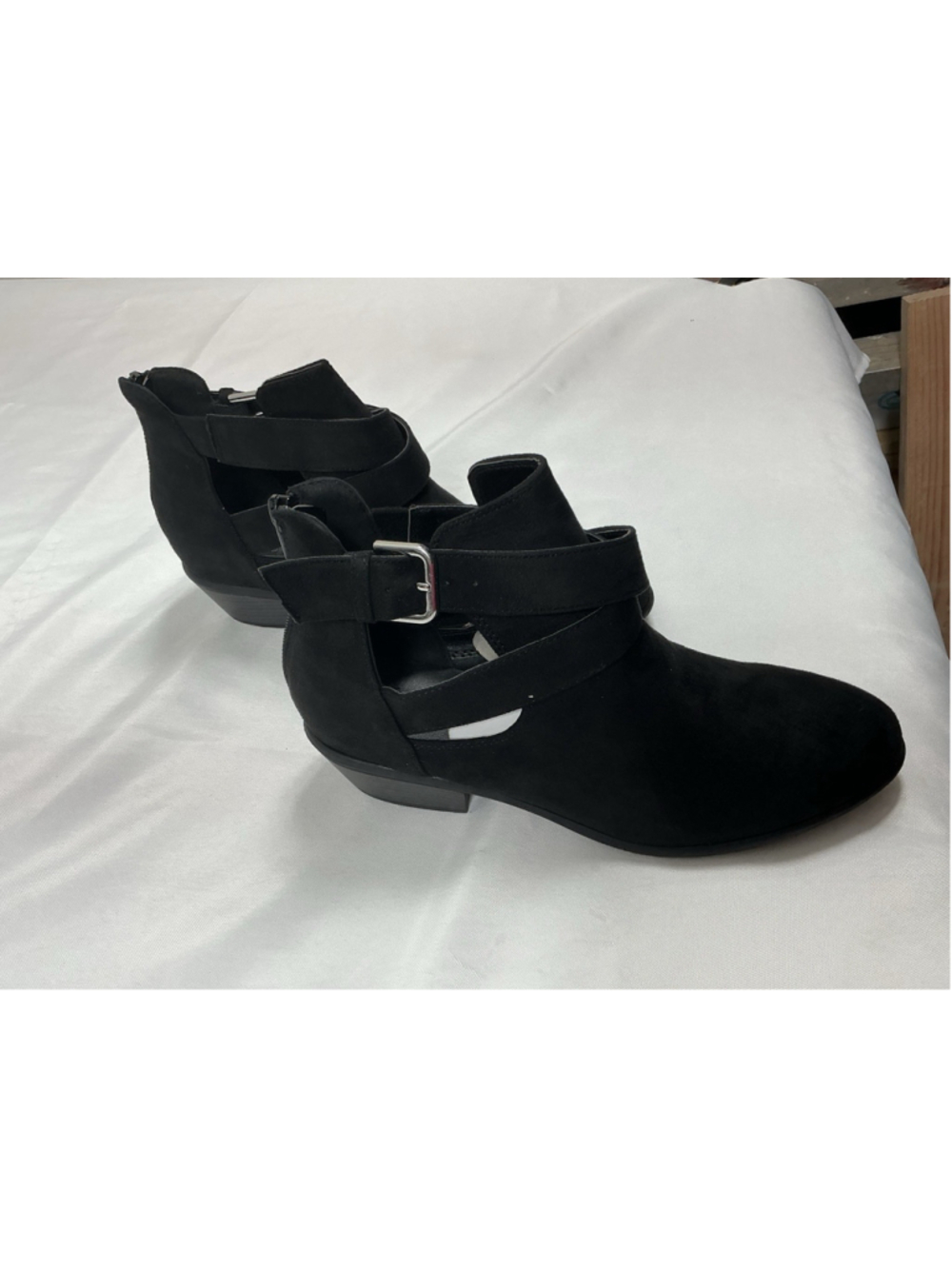 Womans New Wild Diva Manny Bootie Size 8 Black Back Zip
